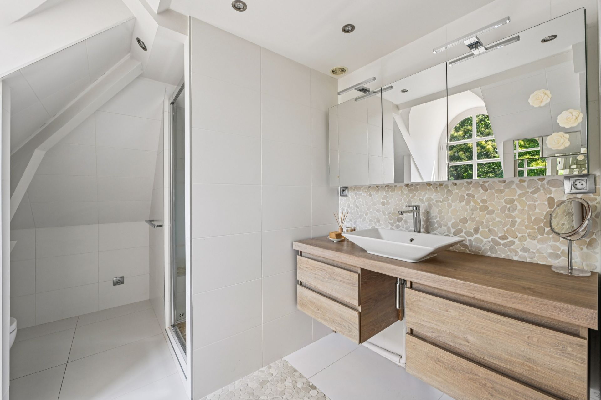 property 14 Rooms for sale on VILLE D AVRAY (92410)