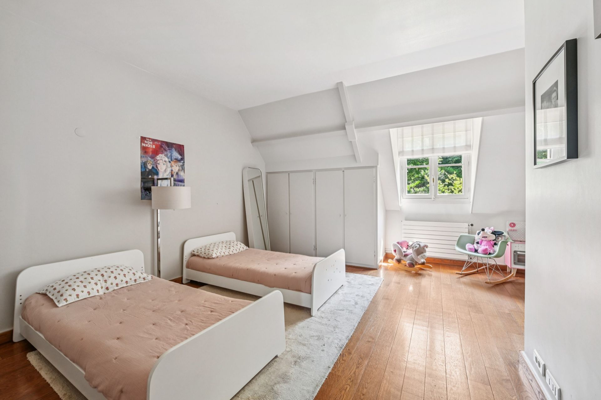 property 14 Rooms for sale on VILLE D AVRAY (92410)