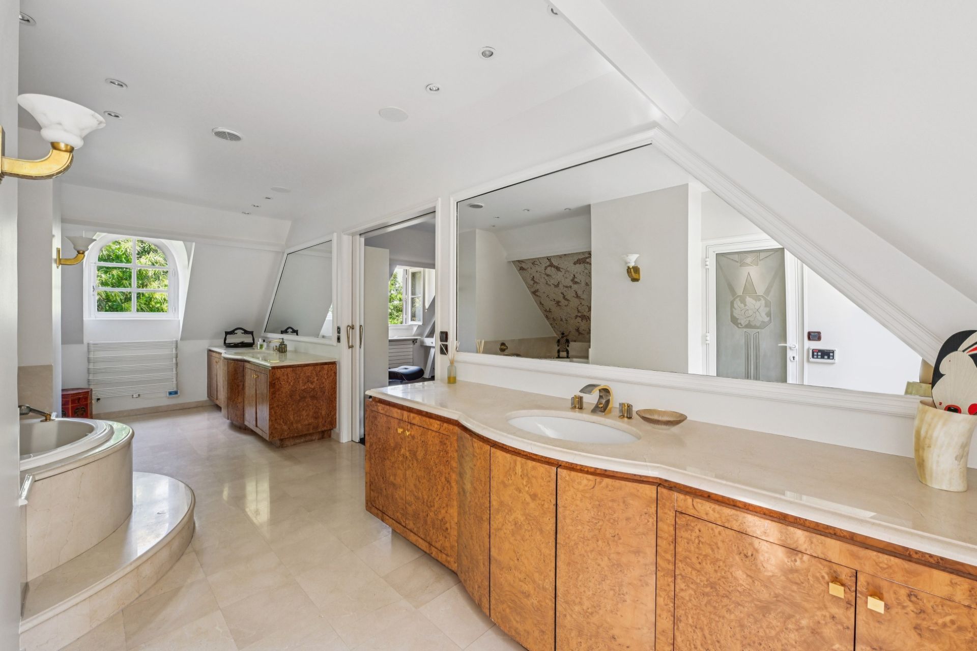 property 14 Rooms for sale on VILLE D AVRAY (92410)