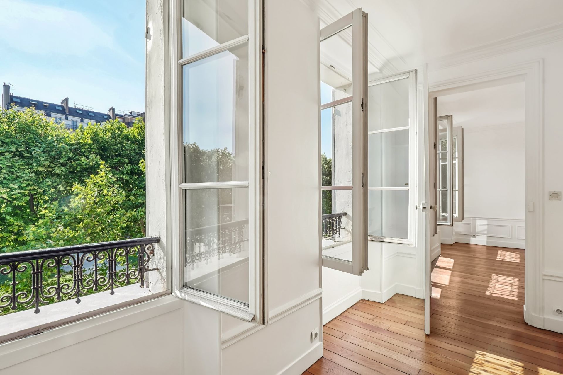 apartment 4 Rooms for sale on PARIS (75007)