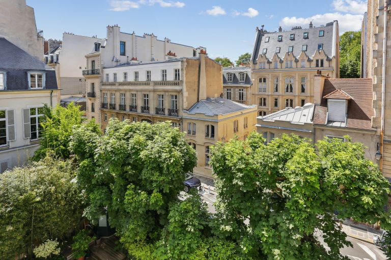 apartment 7 Rooms for sale on PARIS (75007)