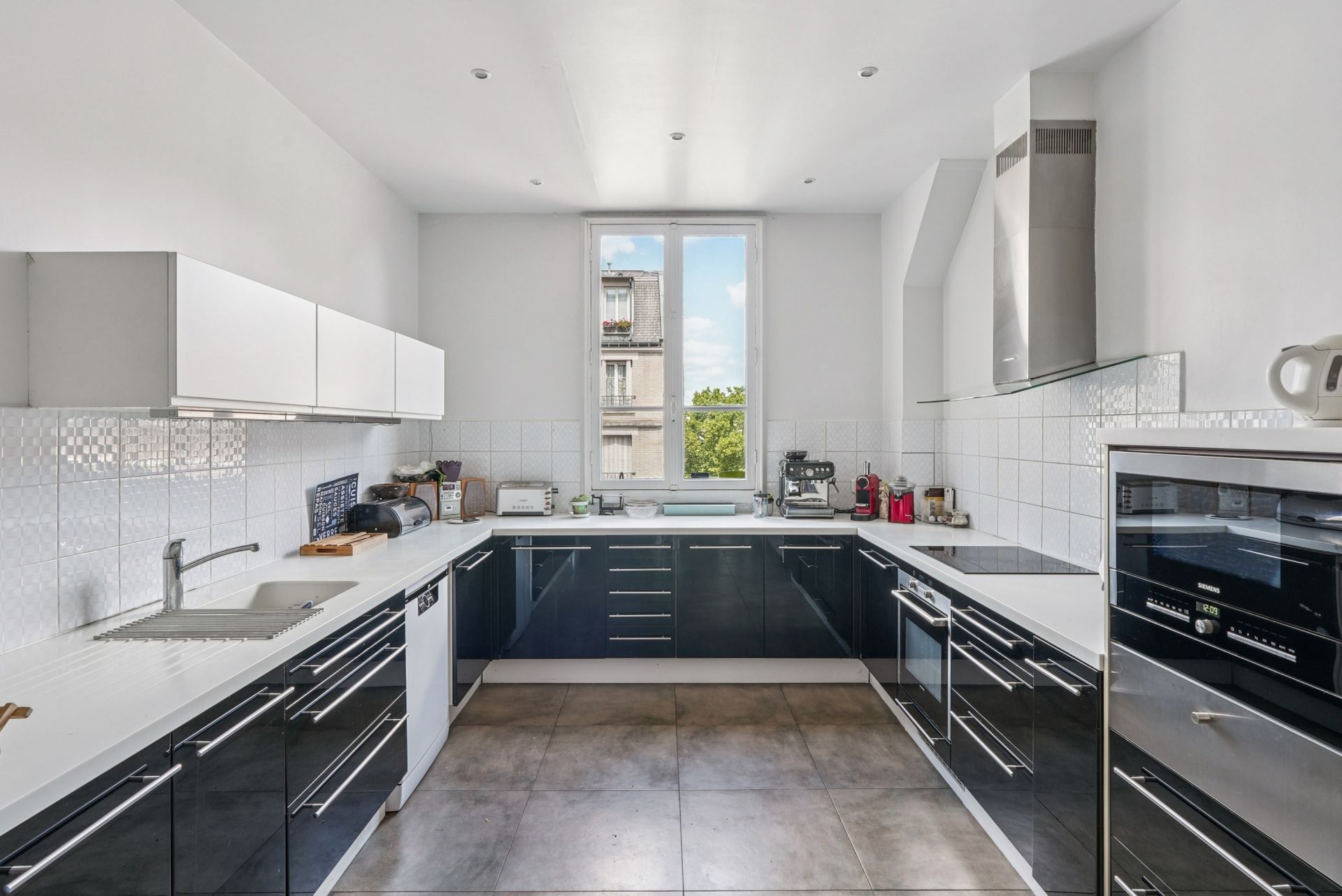 apartment 8 Rooms for sale on PARIS (75017)