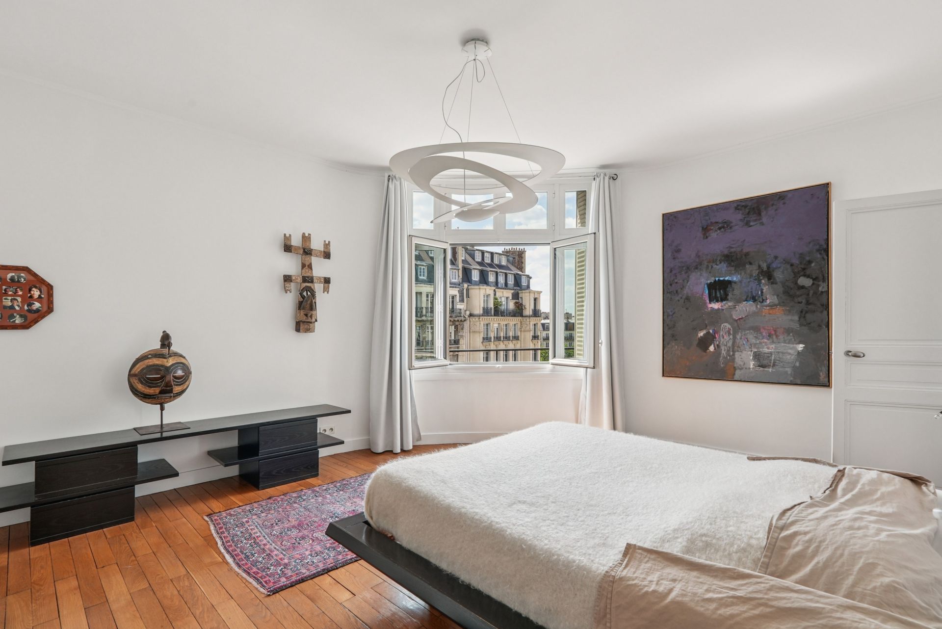 apartment 8 Rooms for sale on PARIS (75017)