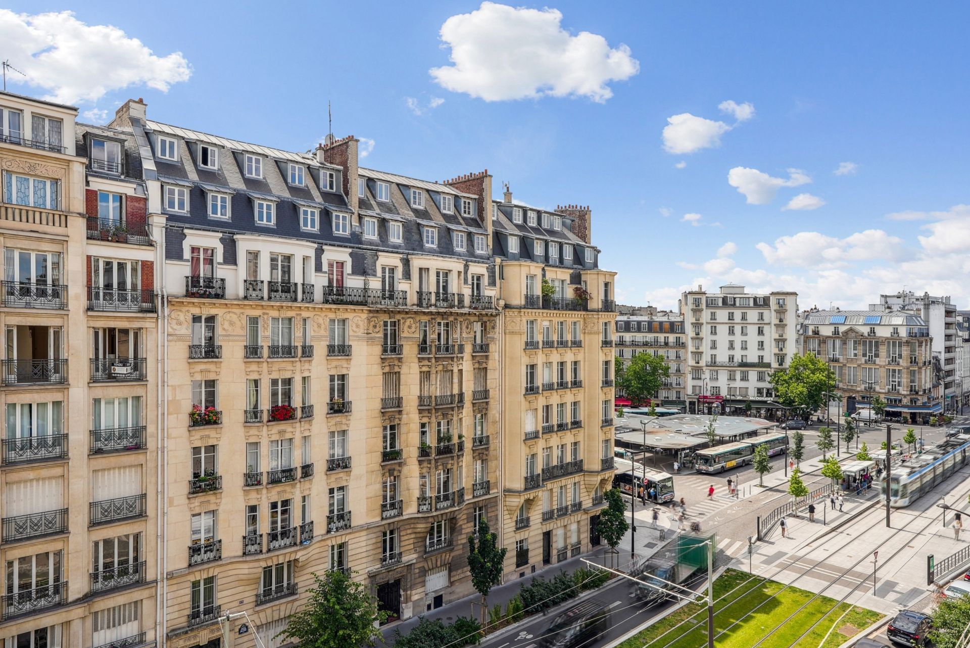 apartment 8 Rooms for sale on PARIS (75017)