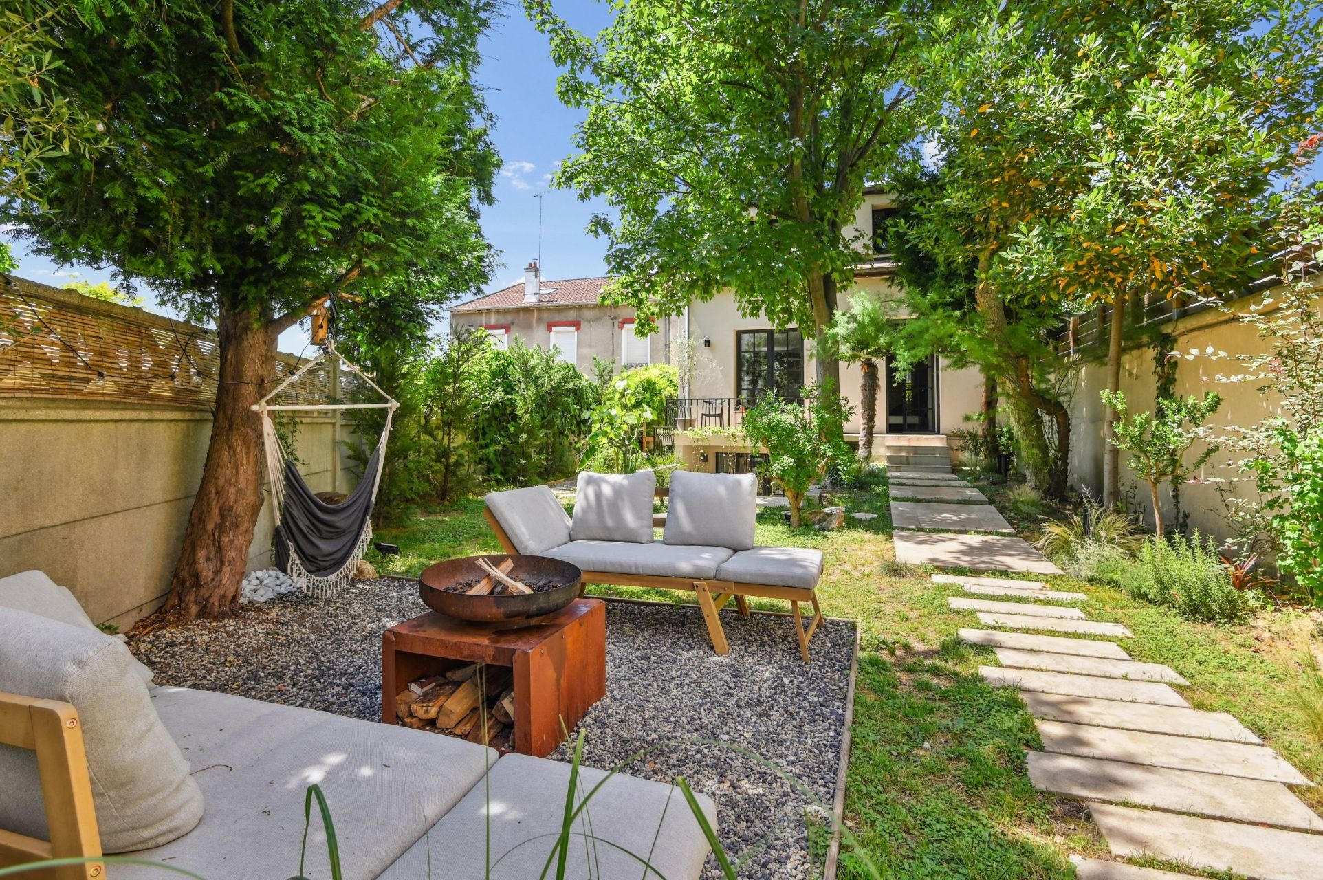 house 6 Rooms for sale on COLOMBES (92700)