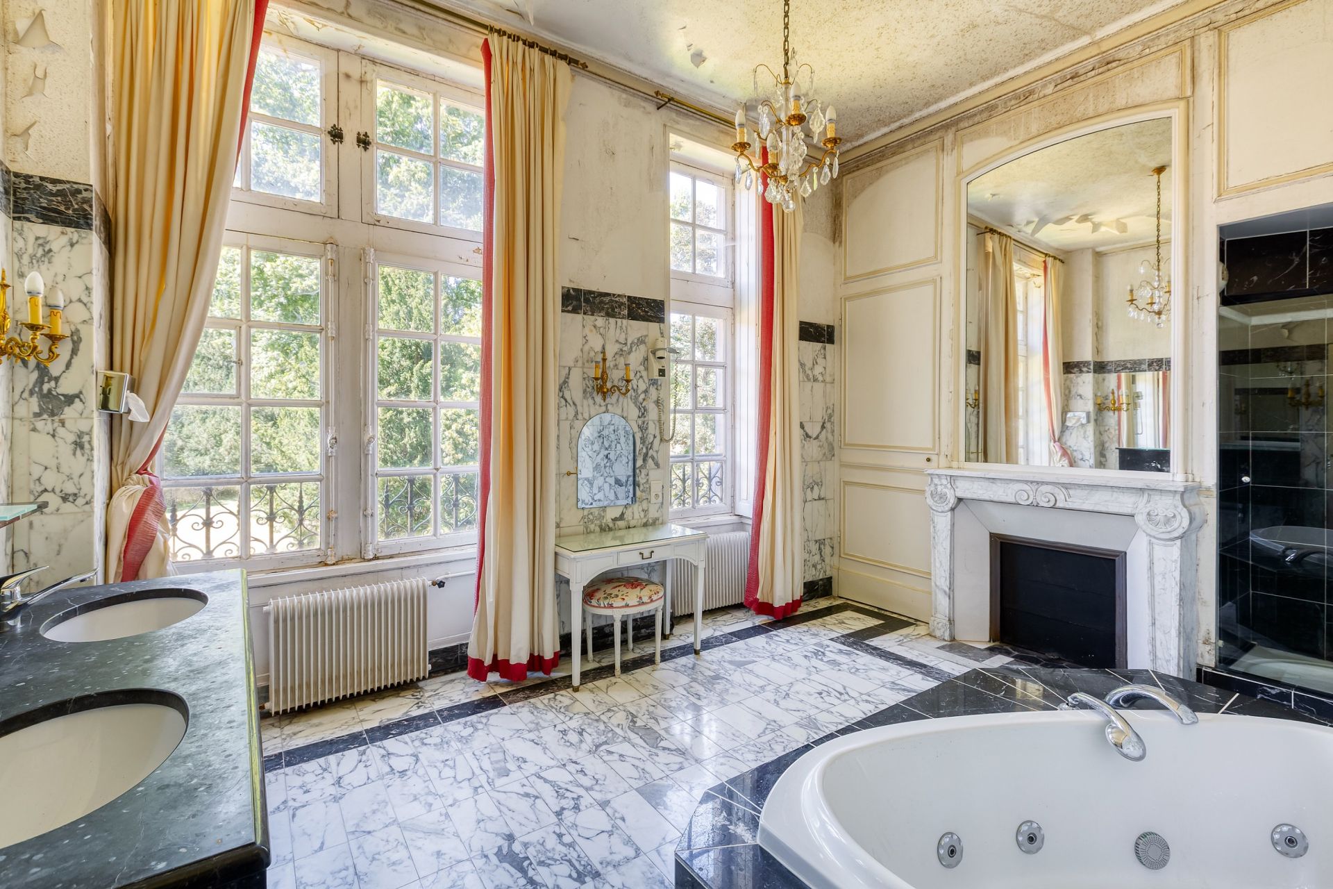 castle 56 Rooms for sale on AUNEAU (28700)