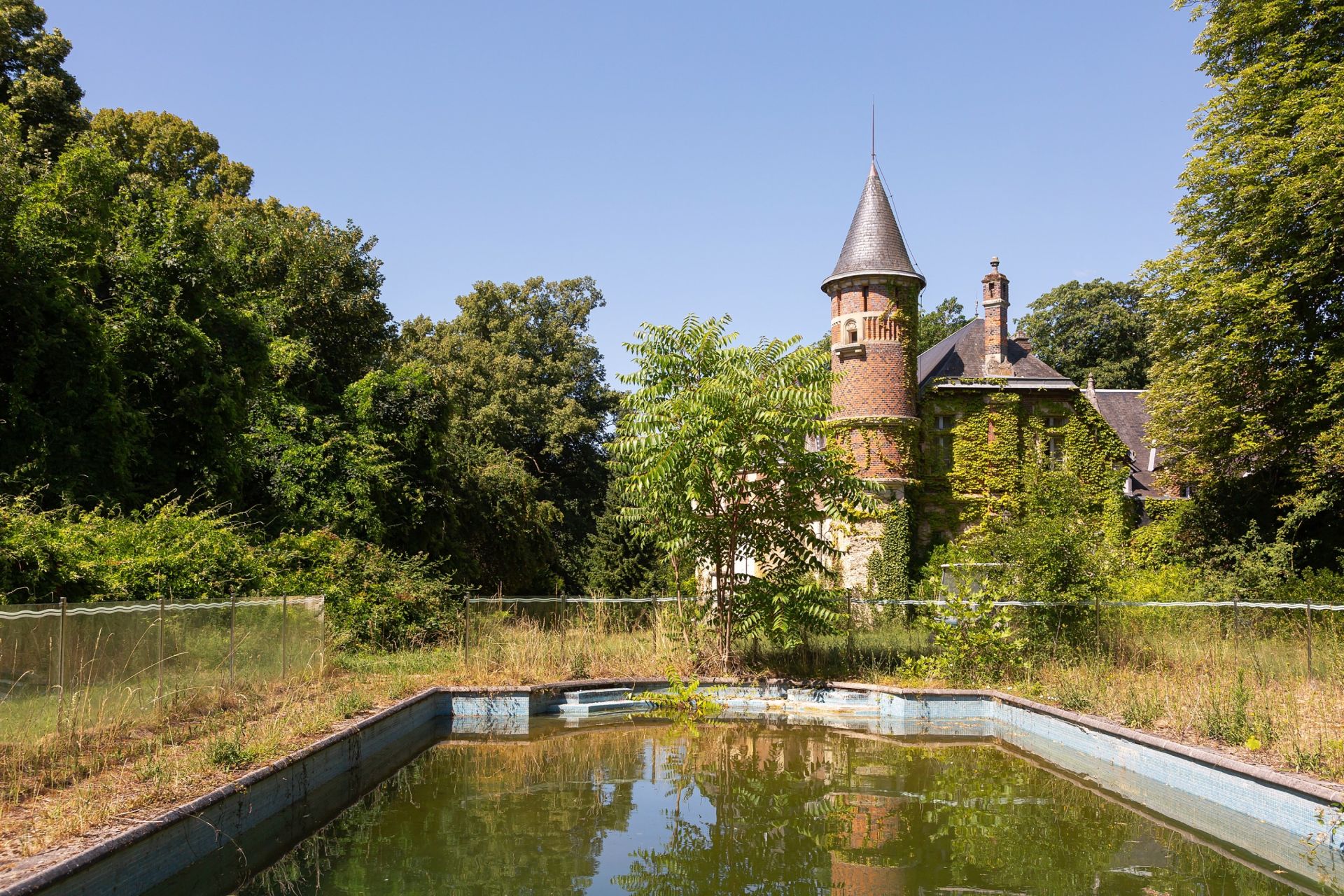 castle 56 Rooms for sale on AUNEAU (28700)