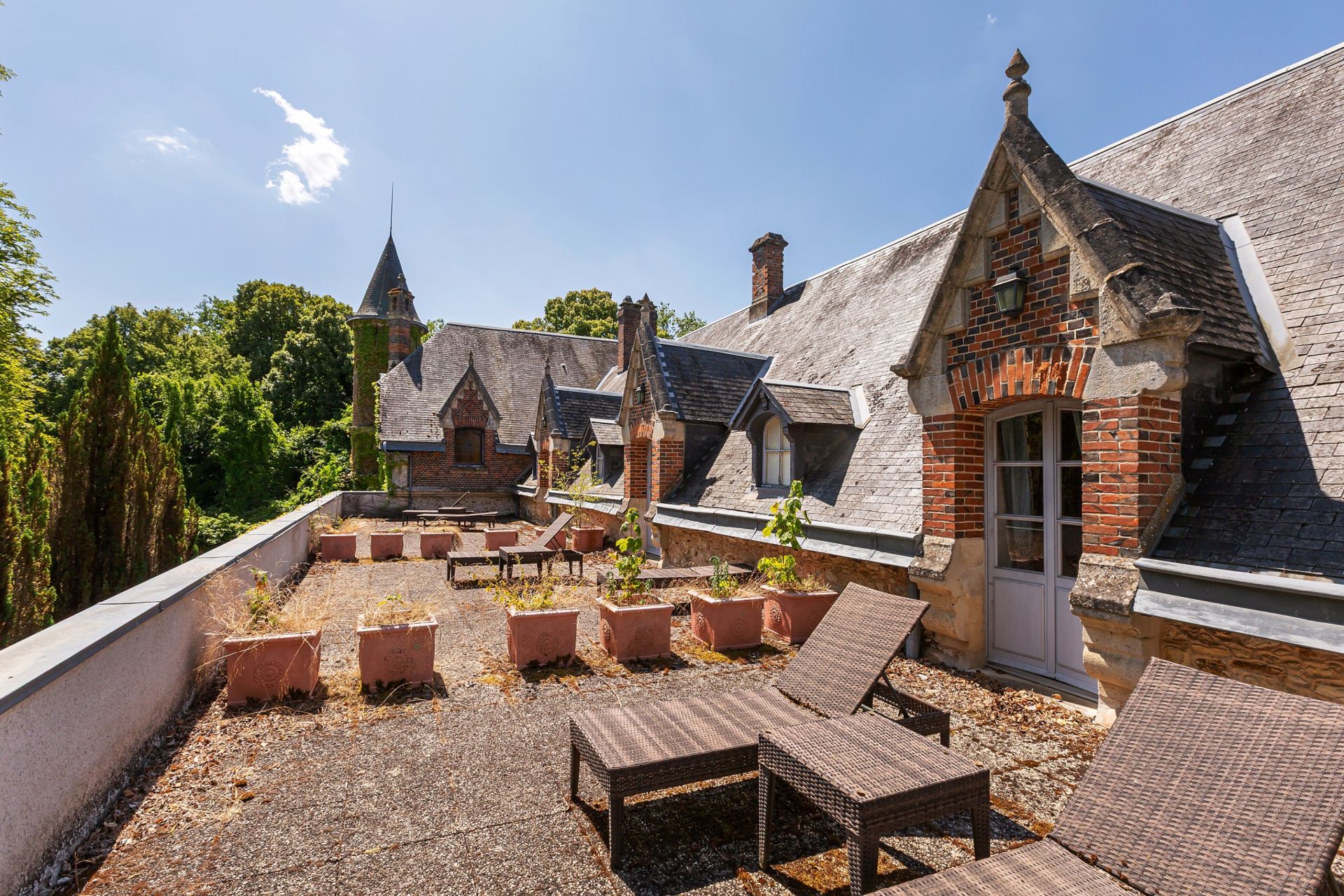 castle 56 Rooms for sale on AUNEAU (28700)