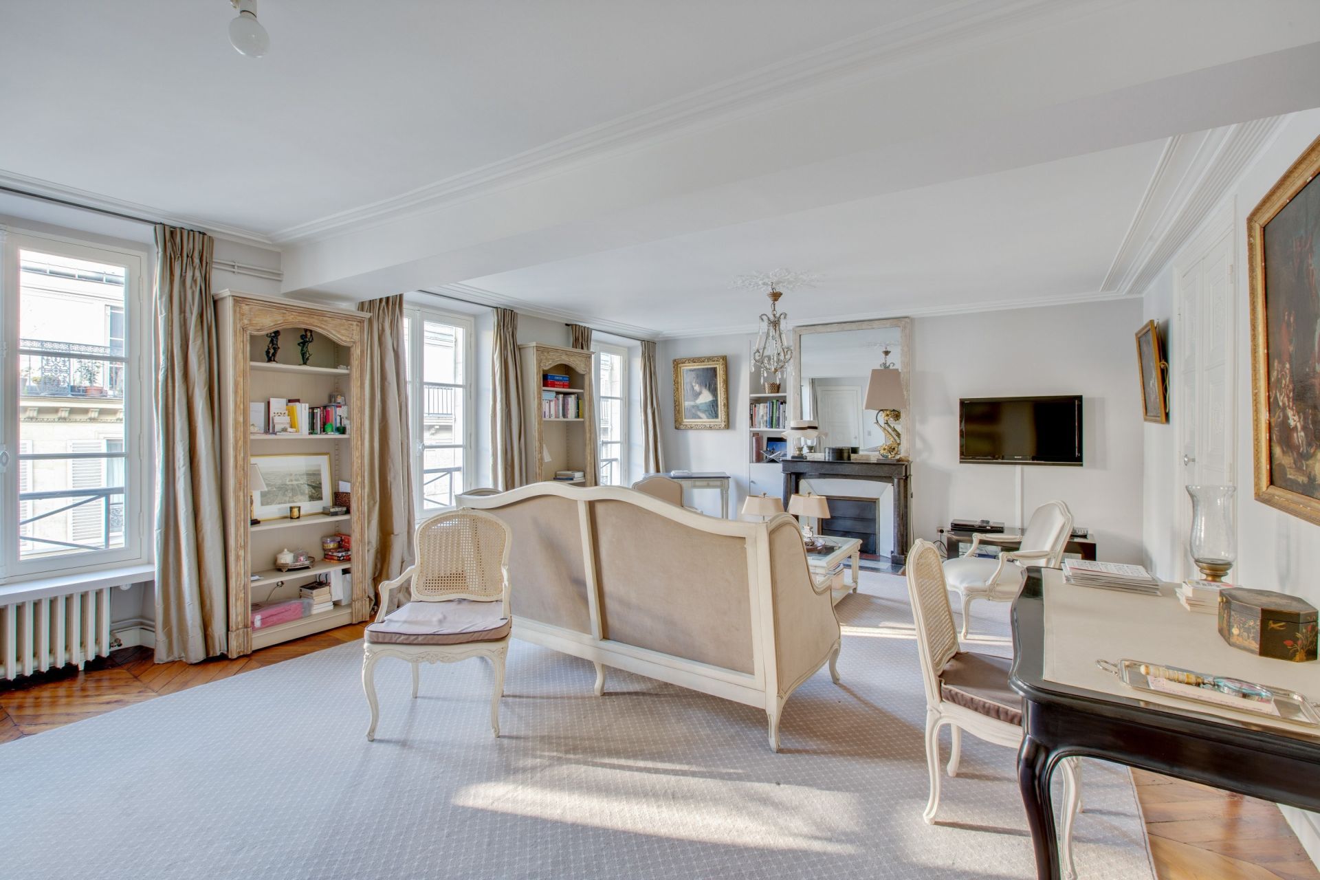 apartment 3 Rooms for sale on PARIS (75008)