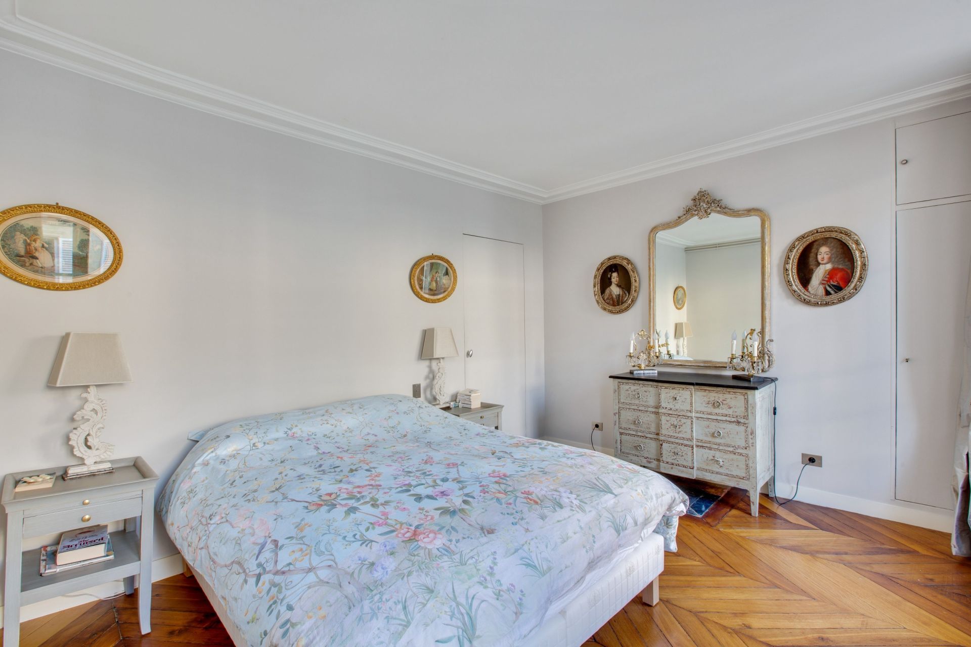 apartment 3 Rooms for sale on PARIS (75008)