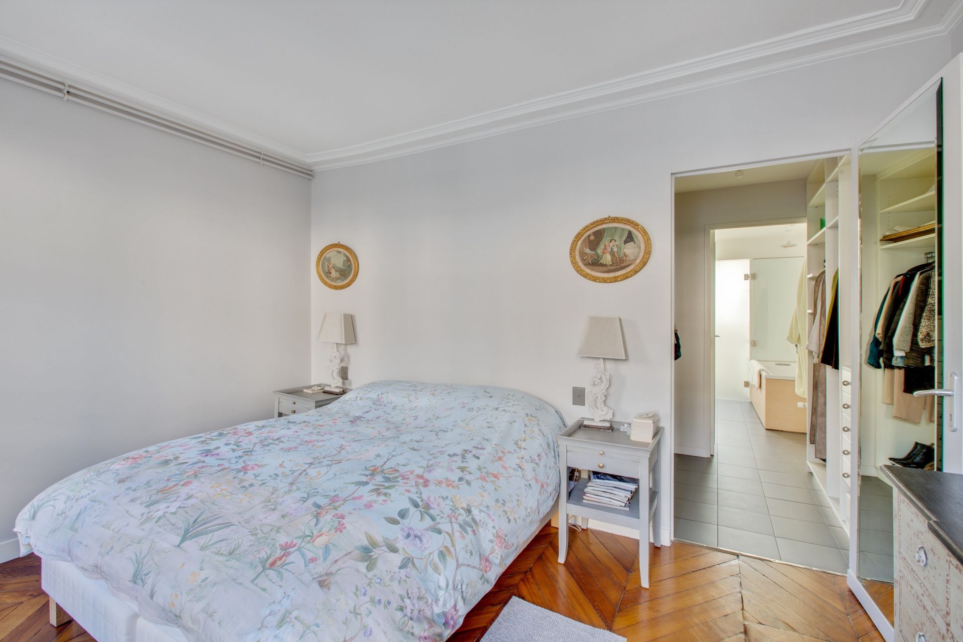 apartment 3 Rooms for sale on PARIS (75008)