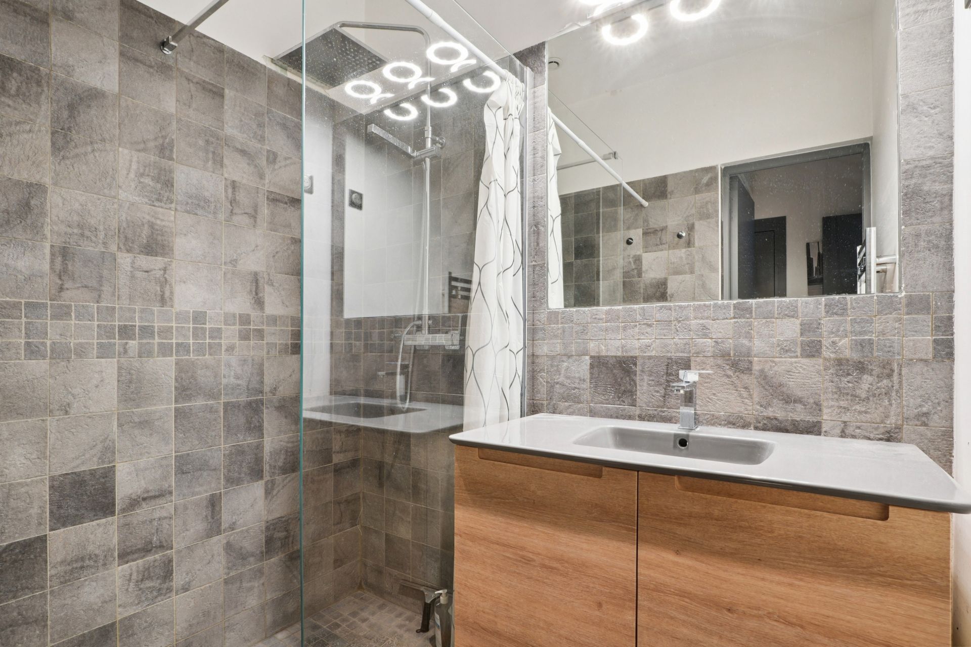 house 4 Rooms for sale on PARIS (75014)