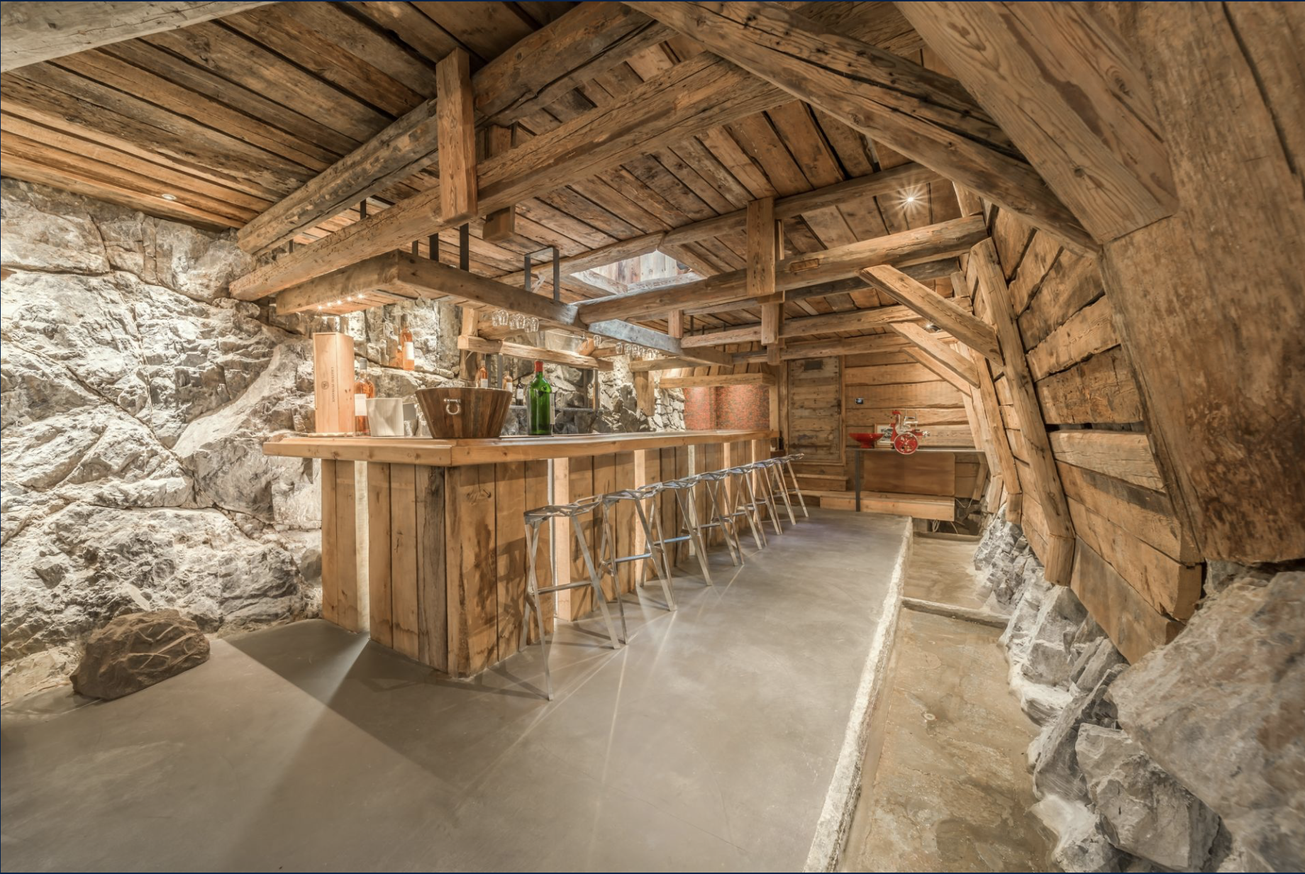 chalet 10 Rooms for sale on VAL D ISERE (73150)