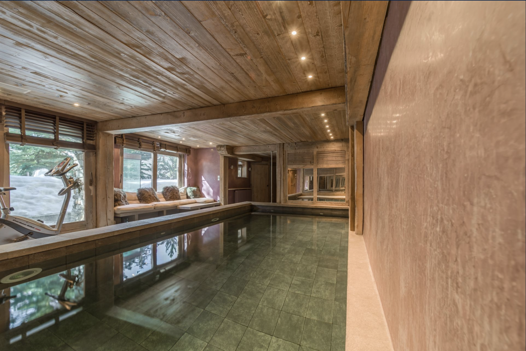 chalet 10 Rooms for sale on VAL D ISERE (73150)