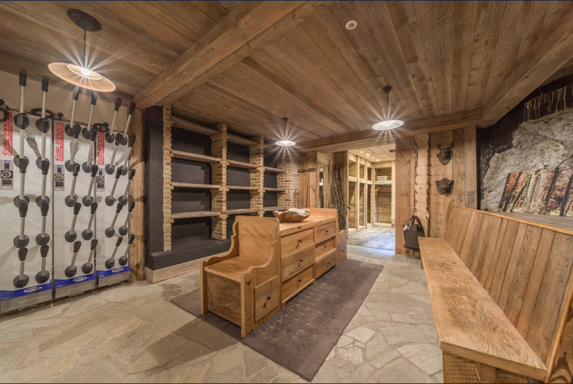 chalet 10 Rooms for sale on VAL D ISERE (73150)