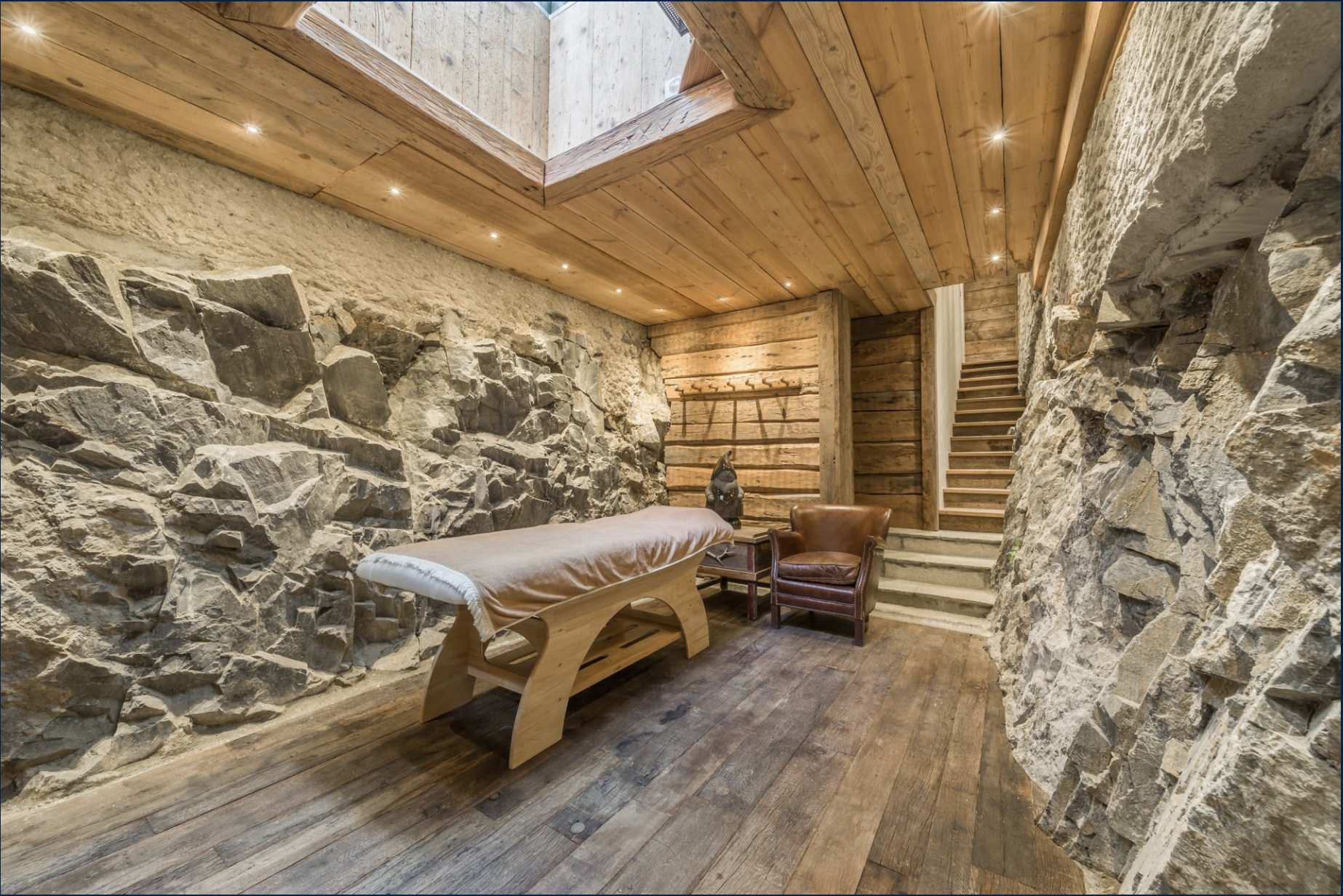 chalet 10 Rooms for sale on VAL D ISERE (73150)