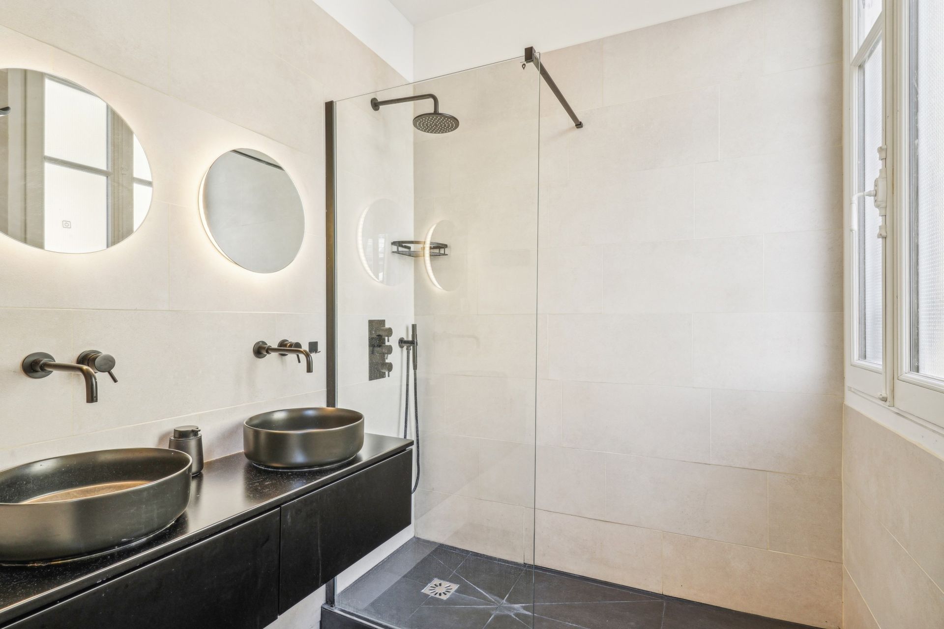 duplex 5 Rooms for sale on PARIS (75018)