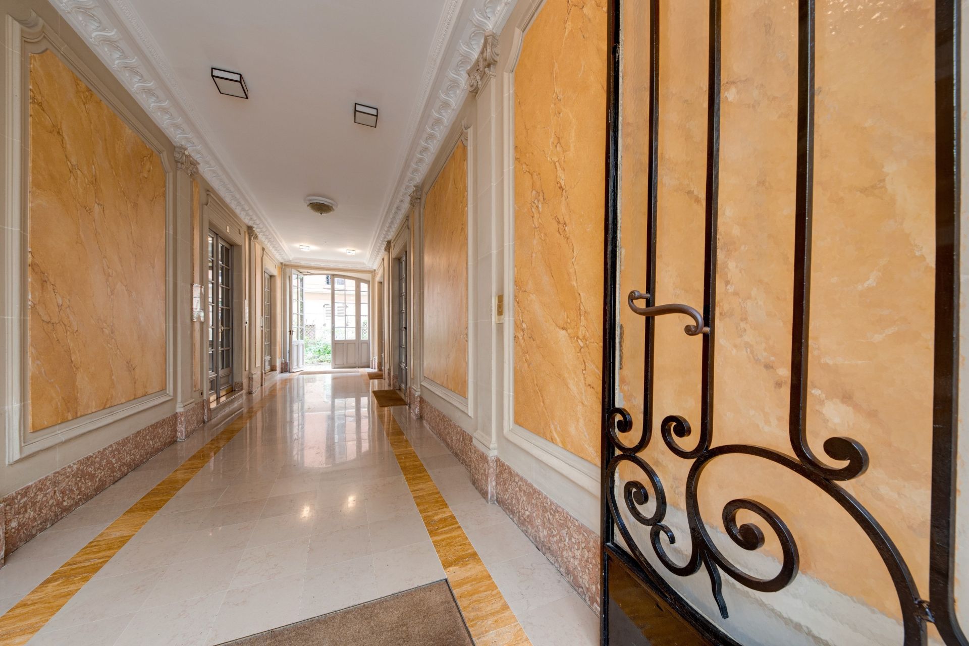 duplex 5 Rooms for sale on PARIS (75018)