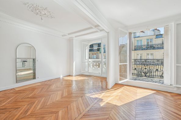 Sale Apartment Paris 18 4 Rooms 86 m²