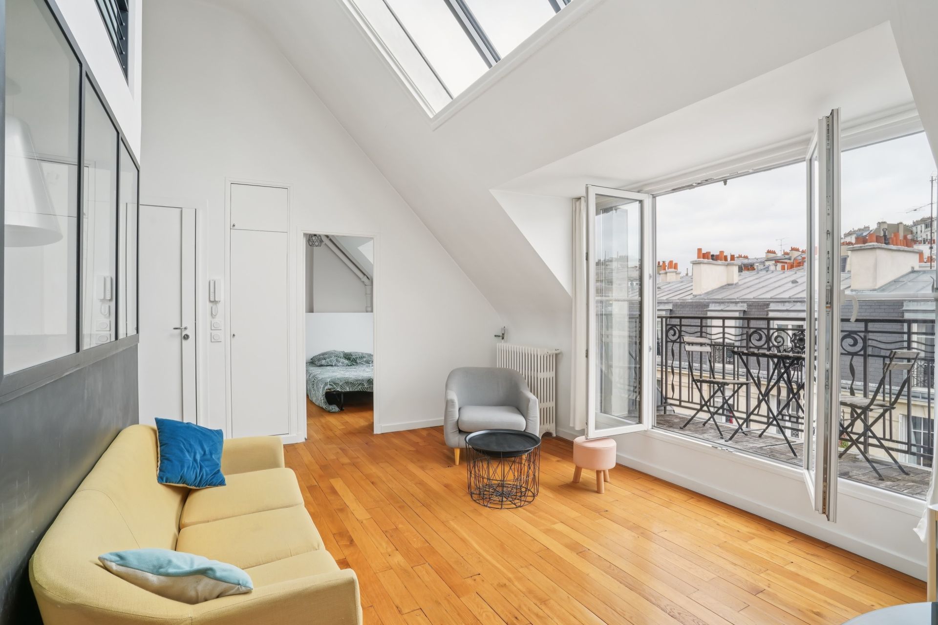 artist studio 3 Rooms for sale on PARIS (75018)