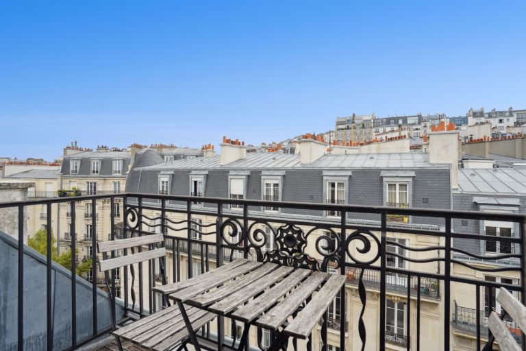 artist studio 3 Rooms for sale on PARIS (75018)