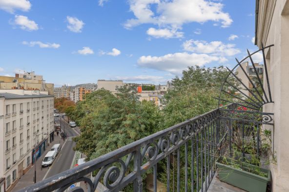 Sale Apartment Paris 10 3 Rooms 64 m²