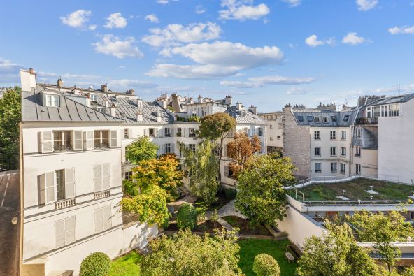 Sale Apartment Paris 9 2&nbsp;Rooms 30&nbsp;m²