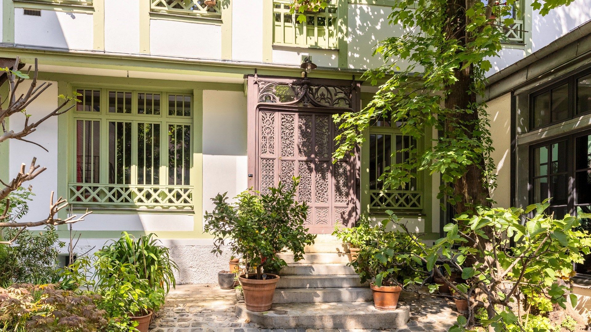 house 7 Rooms for sale on PARIS (75018)