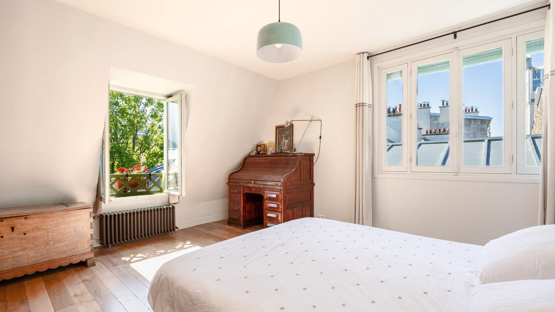 house 7 Rooms for sale on PARIS (75018)