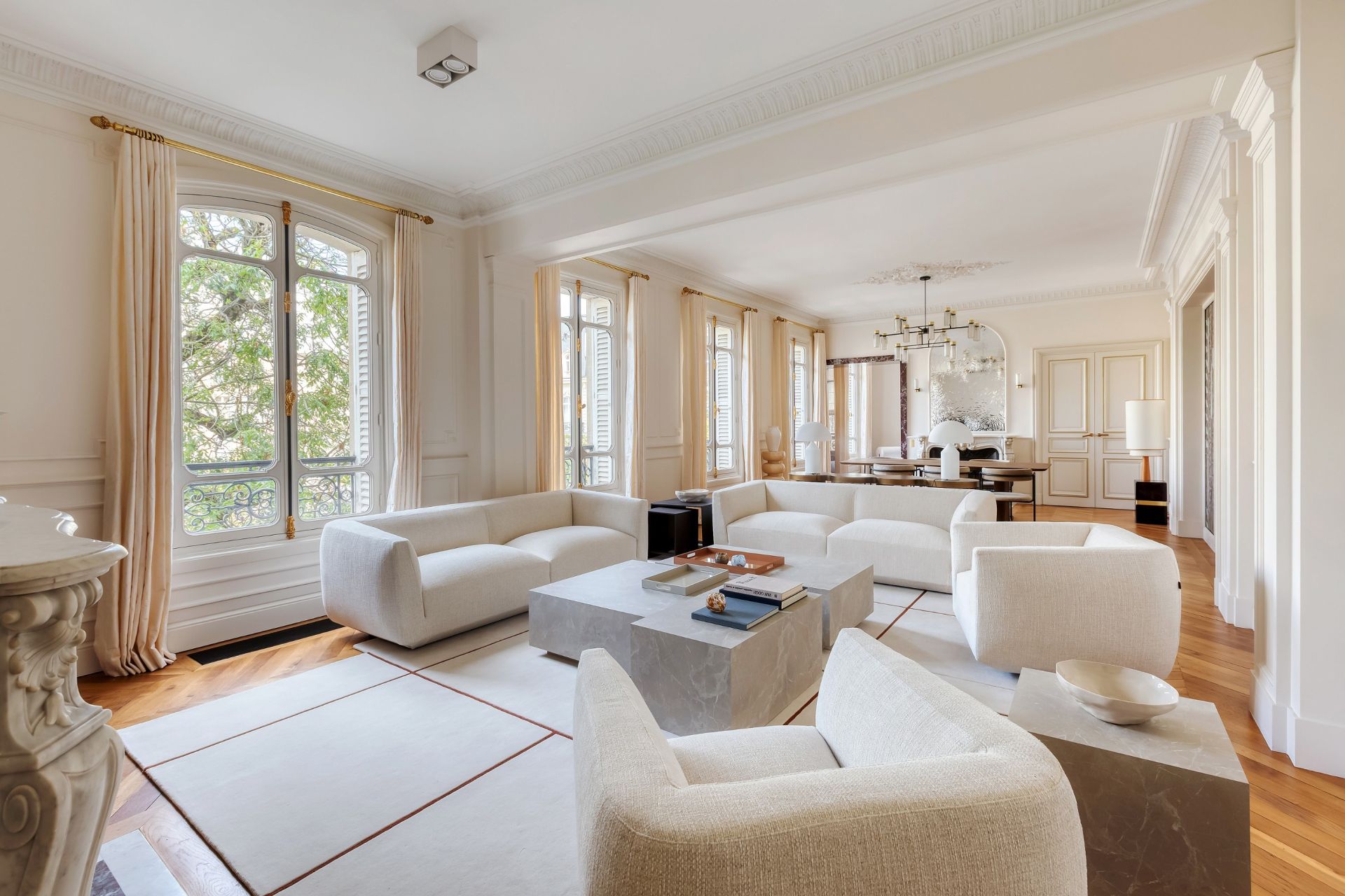apartment 5 Rooms for sale on PARIS (75008)