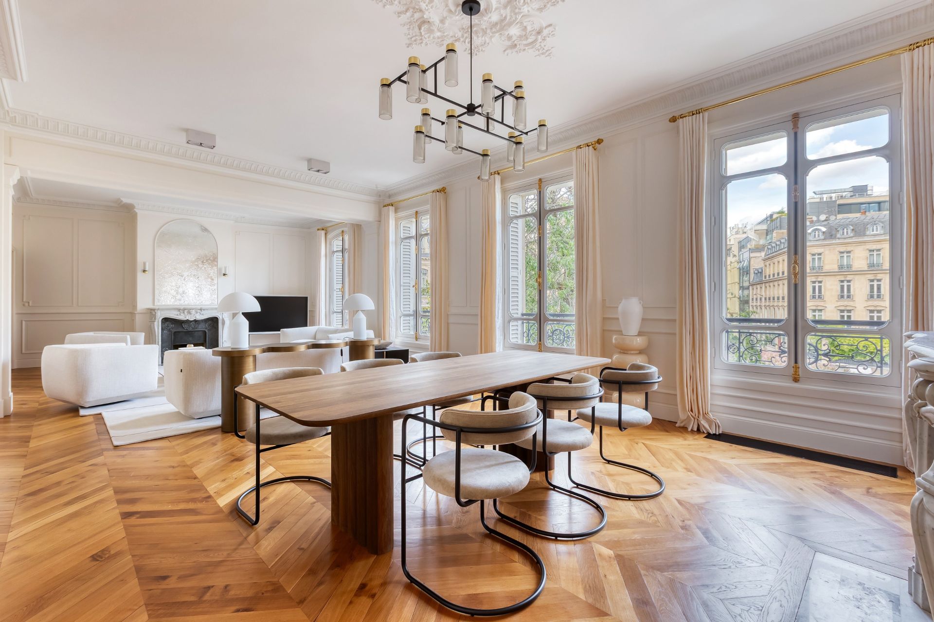 apartment 5 Rooms for sale on PARIS (75008)