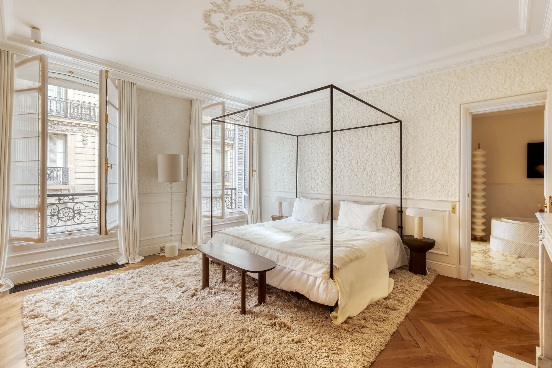 apartment 5 Rooms for sale on PARIS (75008)