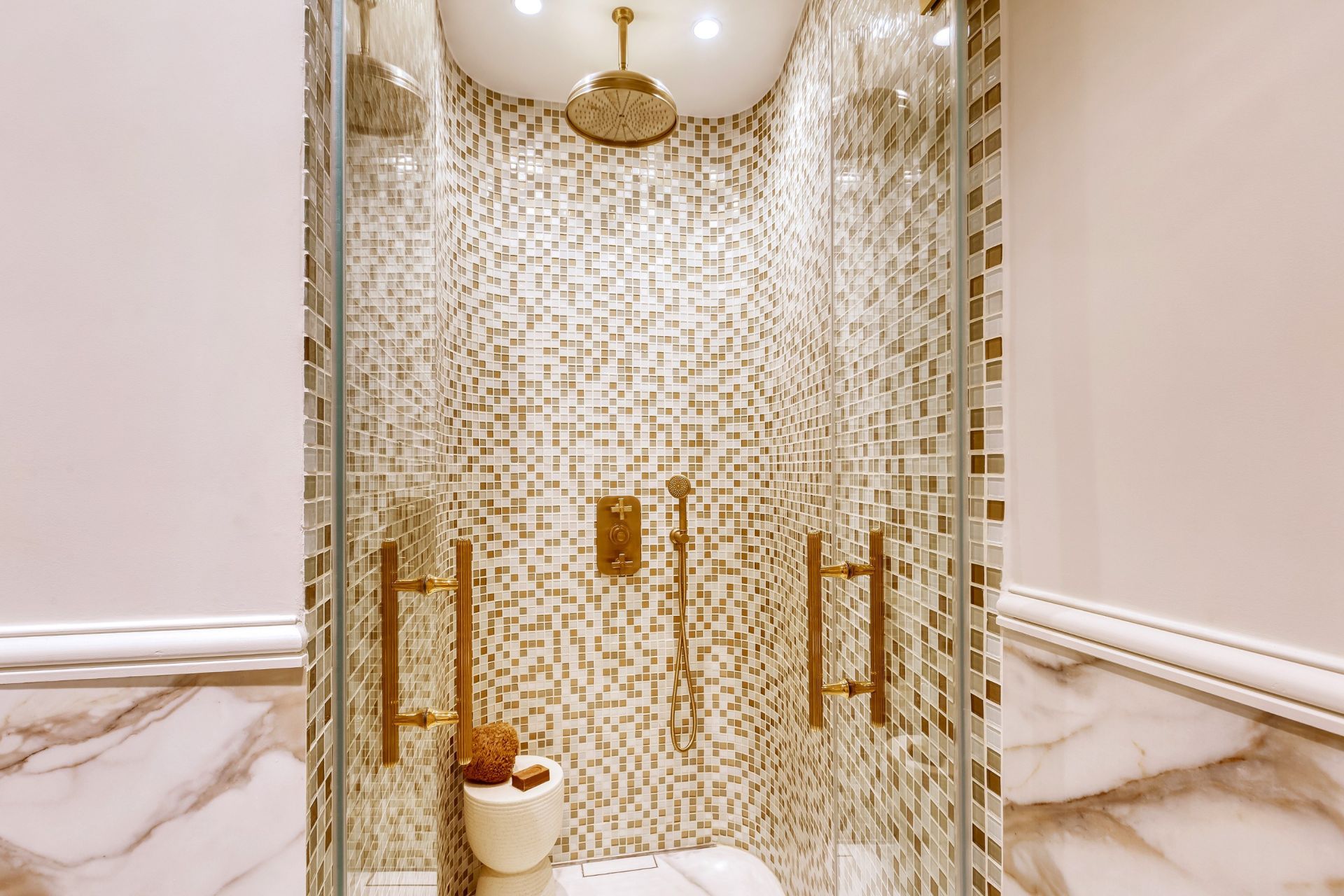 apartment 5 Rooms for sale on PARIS (75008)