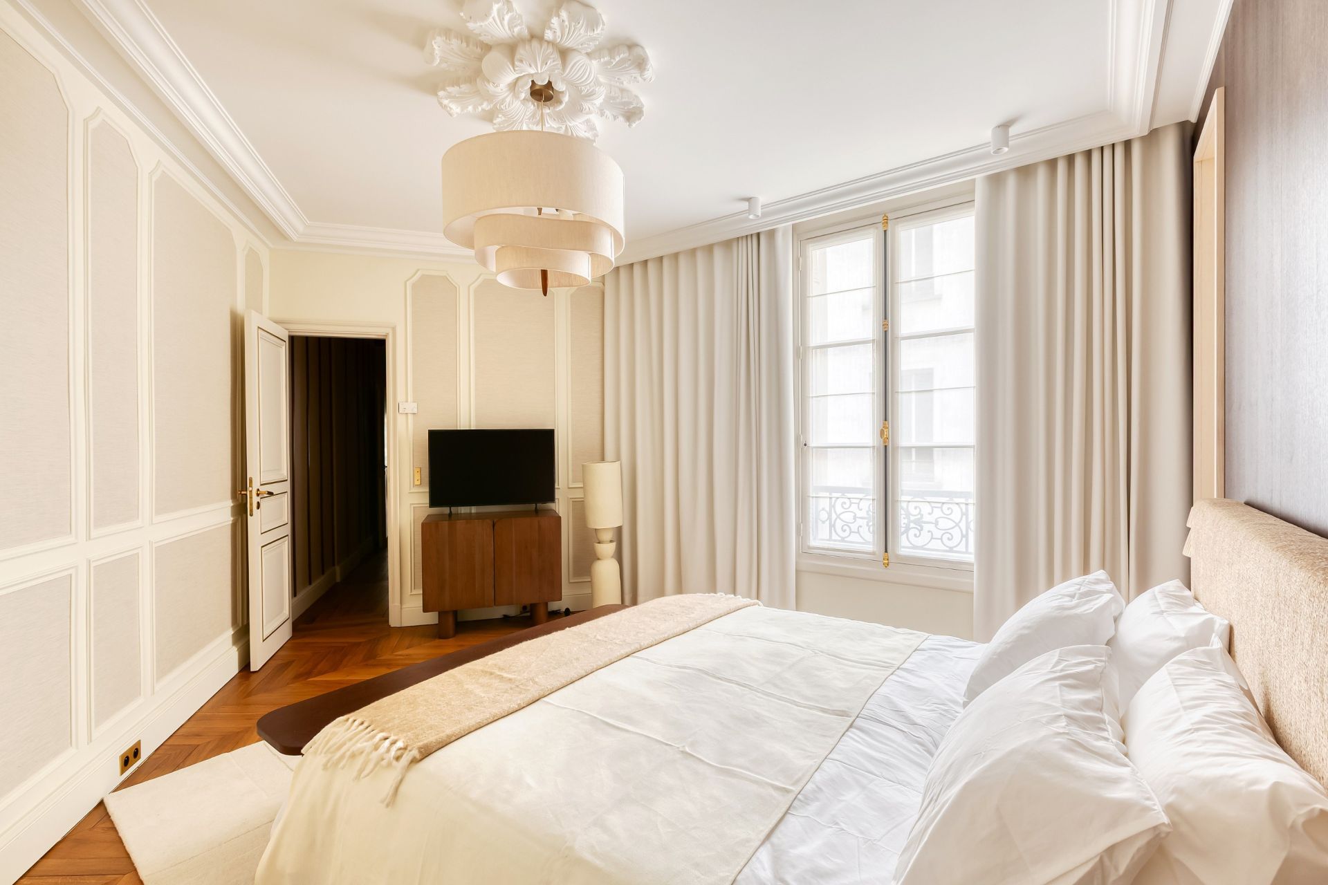 apartment 5 Rooms for sale on PARIS (75008)