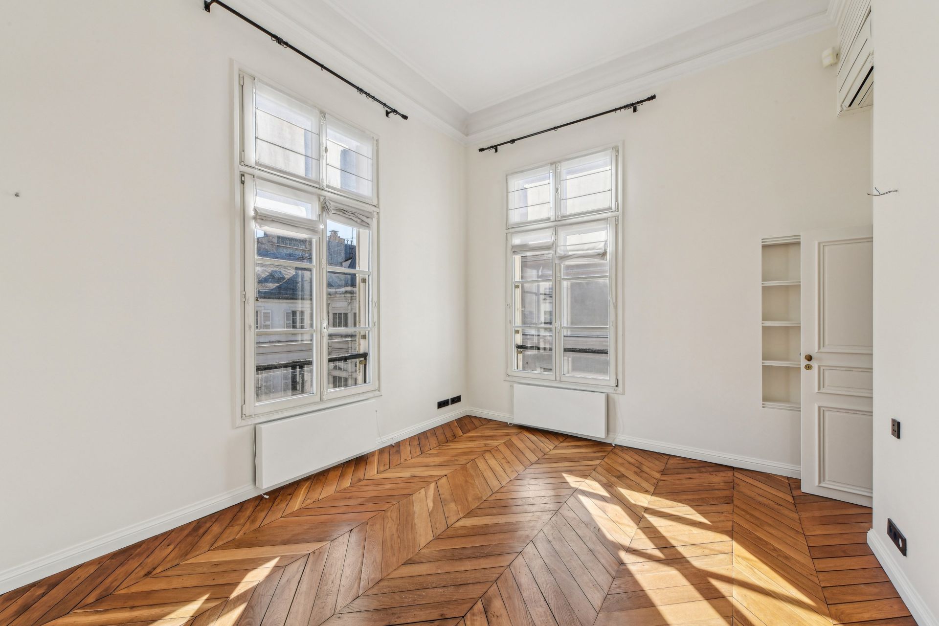 apartment 5 Rooms for sale on PARIS (75008)