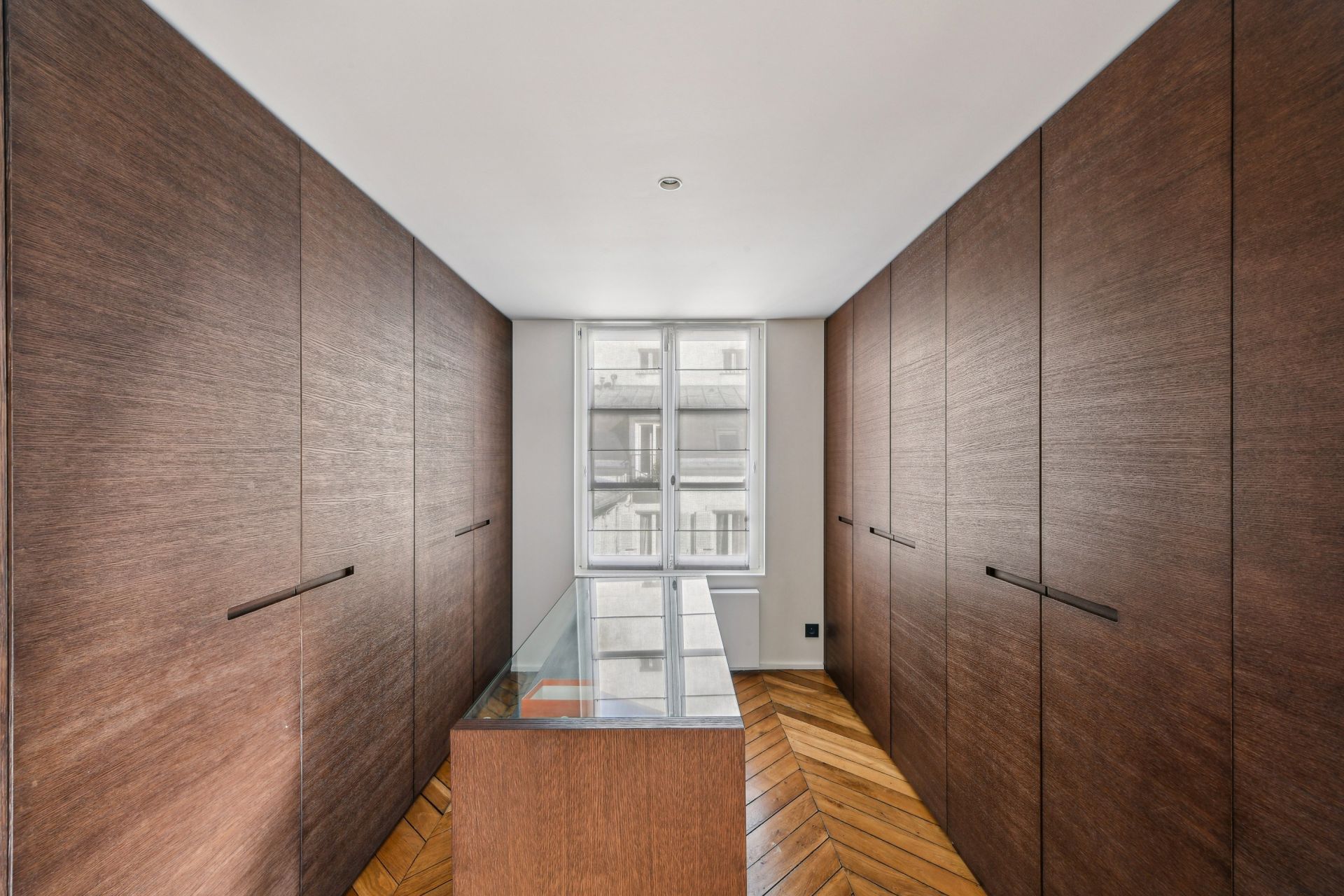 apartment 5 Rooms for sale on PARIS (75008)