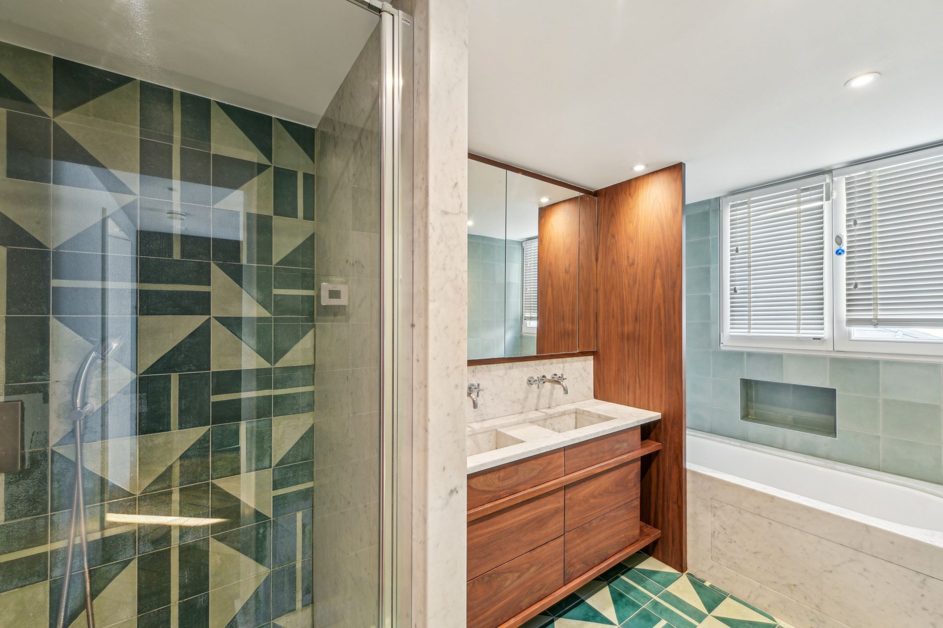 apartment 5 Rooms for sale on PARIS (75008)