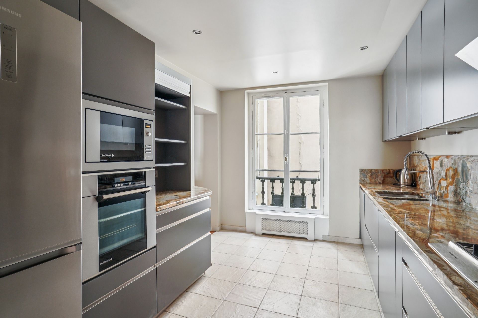 apartment 5 Rooms for sale on PARIS (75007)