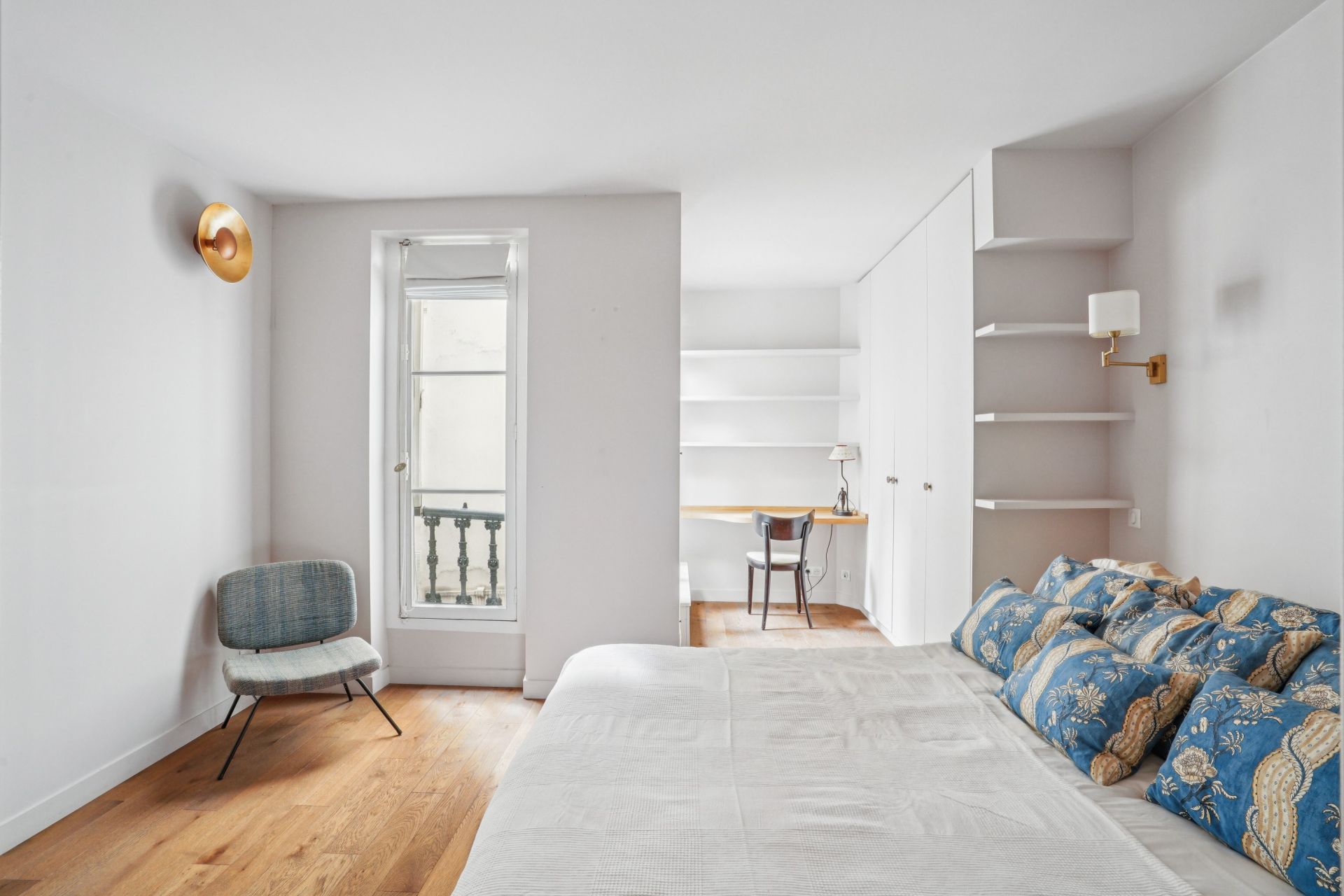 apartment 5 Rooms for sale on PARIS (75007)