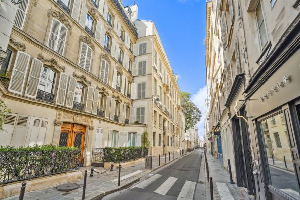 Sale Apartment Paris 7 5 Rooms 135.26 m²