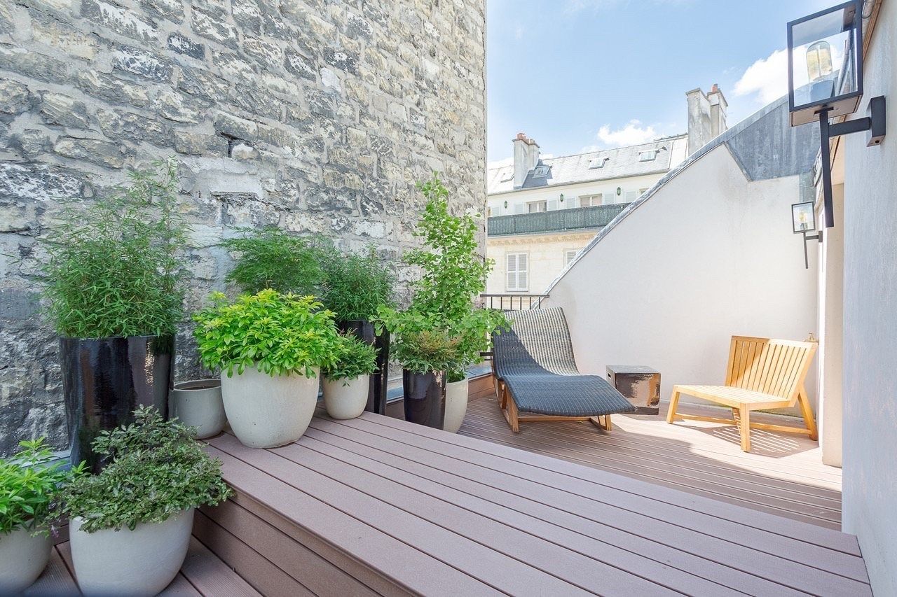 commercial local for sale on PARIS (75007)