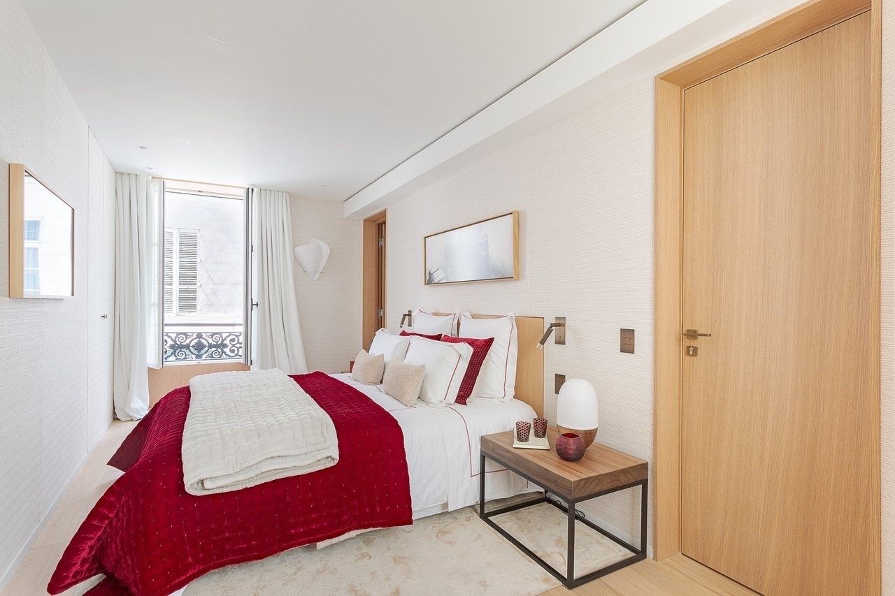 commercial local for sale on PARIS (75007)