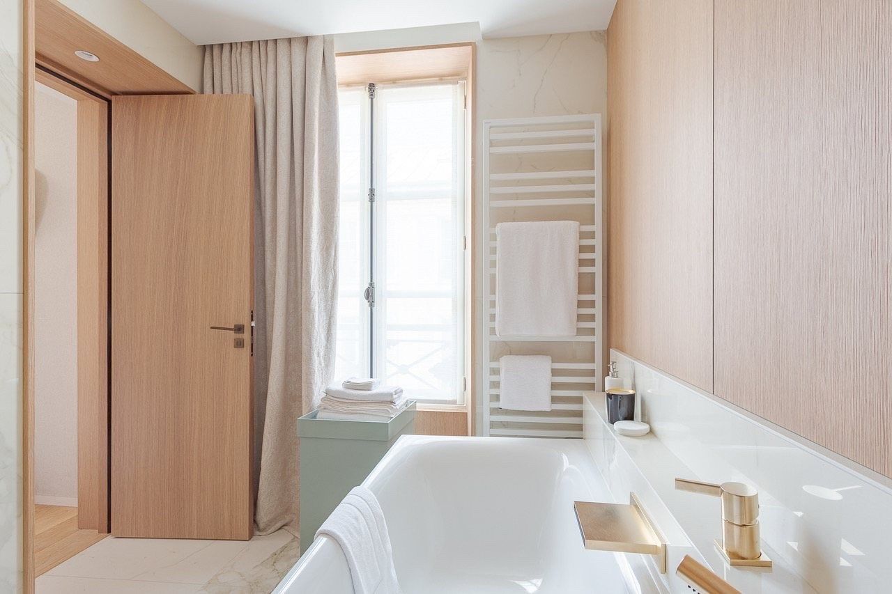 commercial local for sale on PARIS (75007)