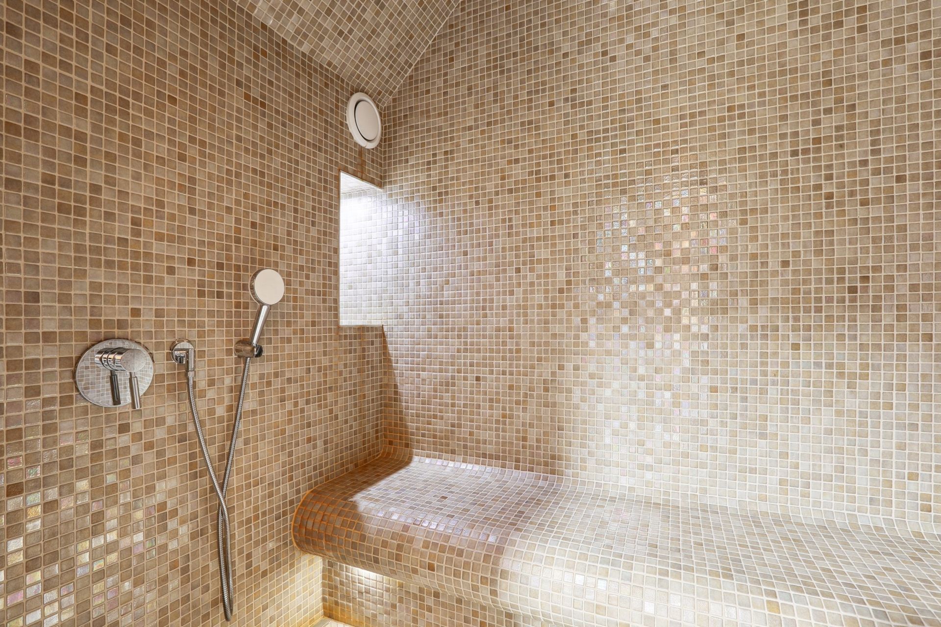 commercial local for sale on PARIS (75007)