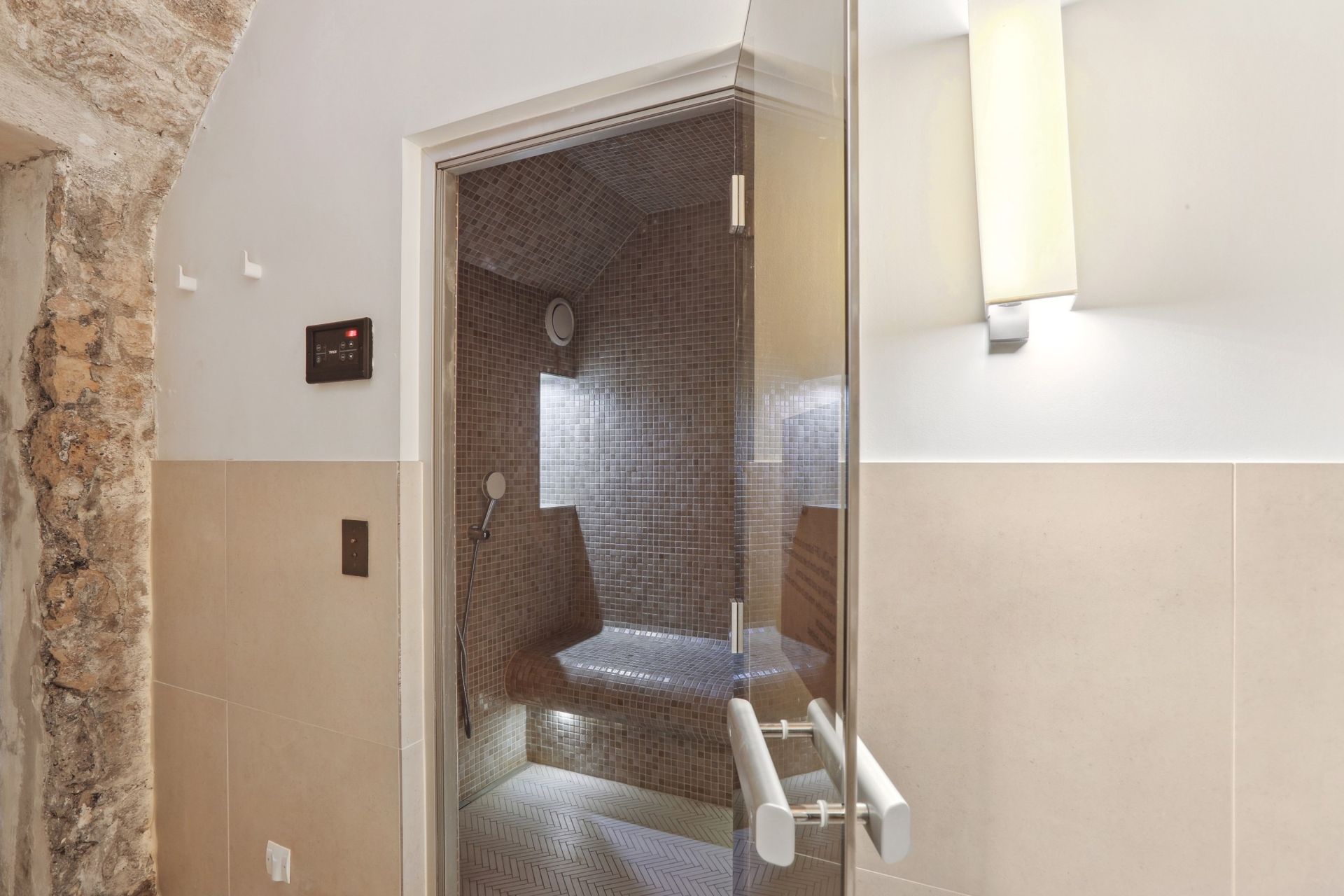 commercial local for sale on PARIS (75007)