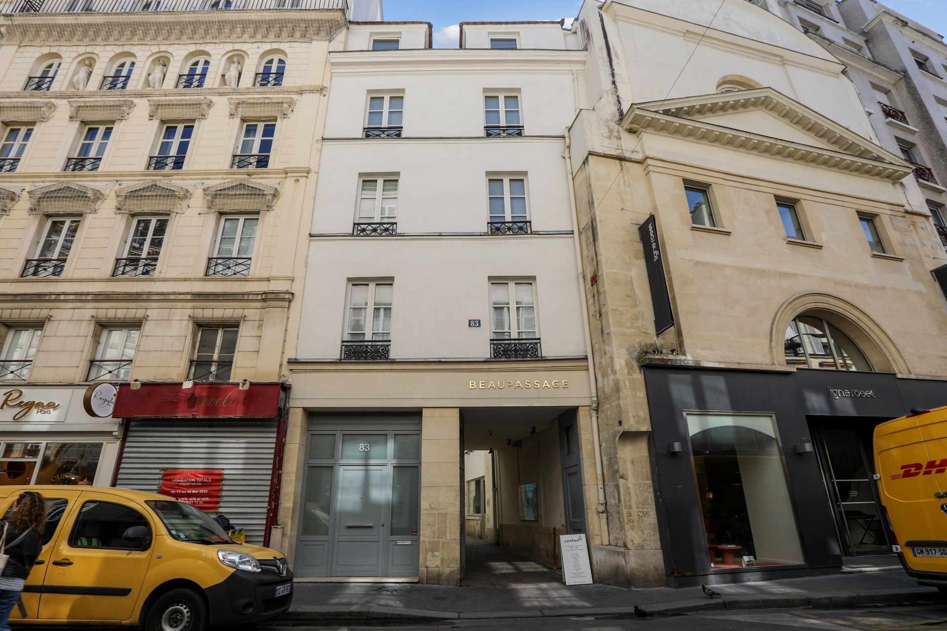 commercial local for sale on PARIS (75007)