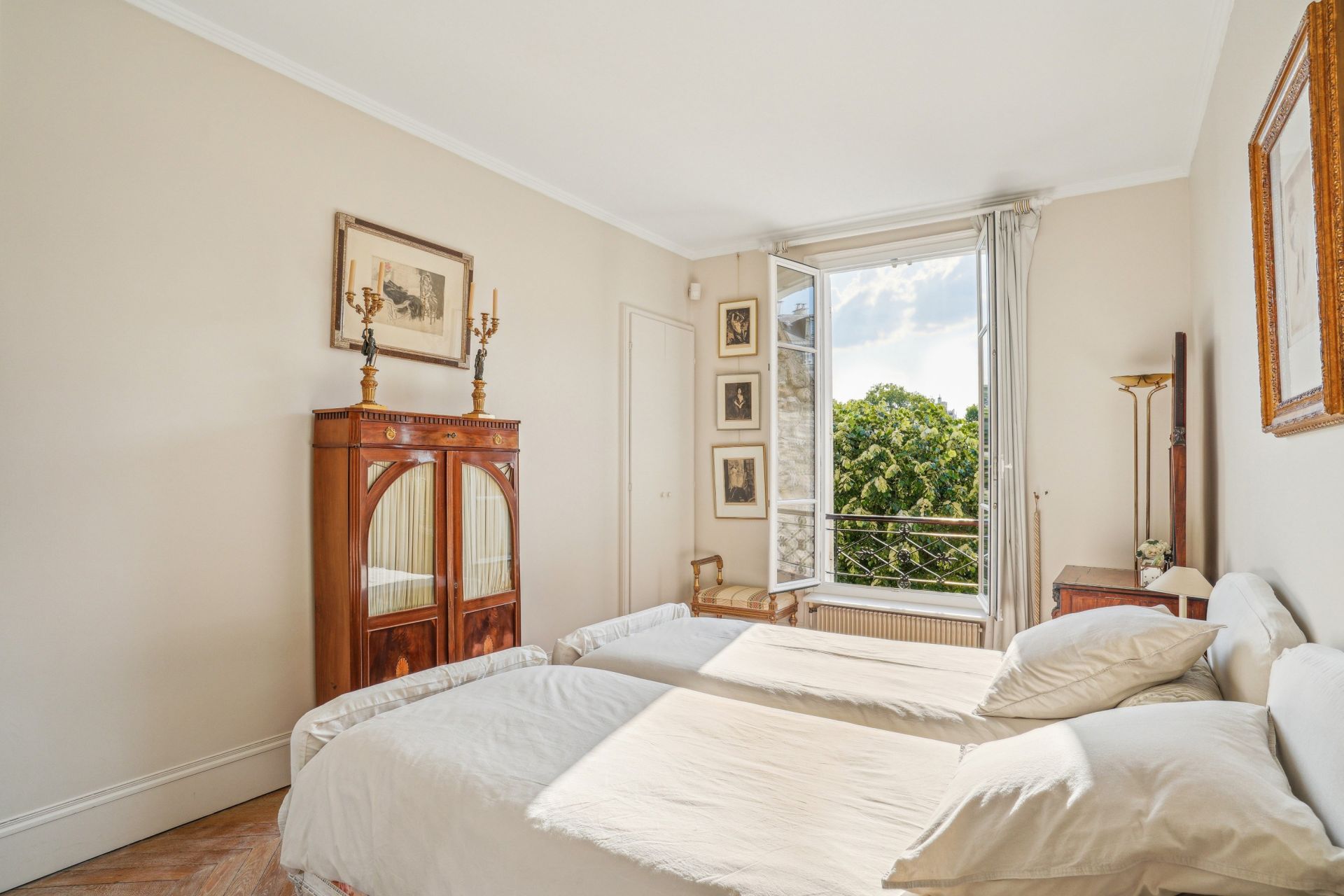 apartment 3 Rooms for sale on PARIS (75007)