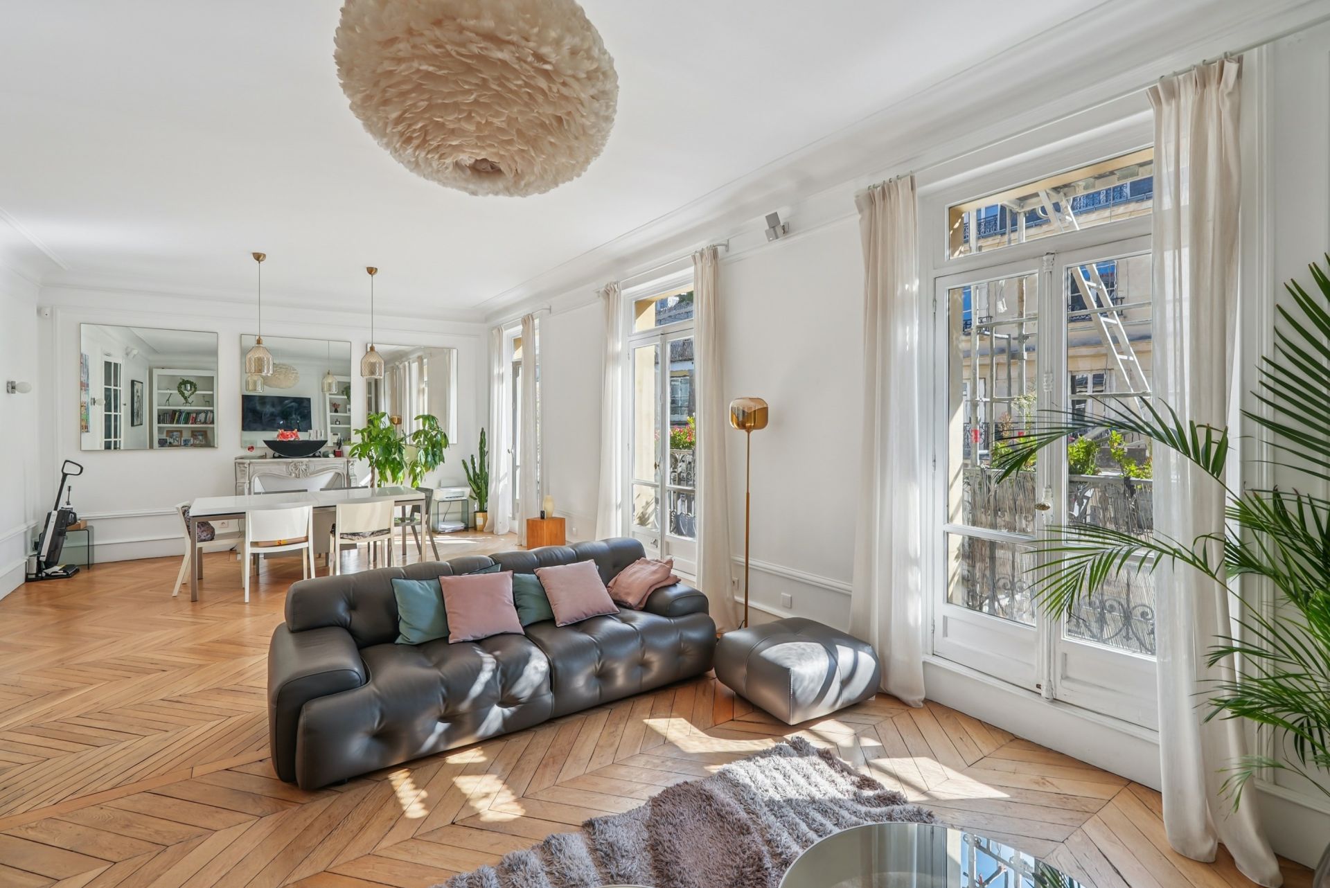 apartment 6 Rooms for sale on PARIS (75008)