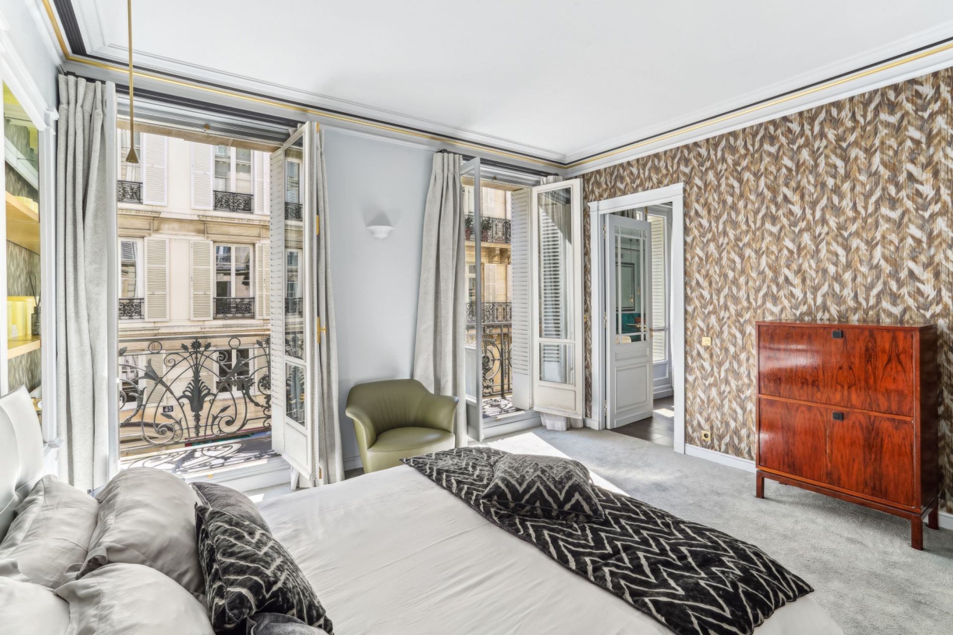 apartment 5 Rooms for sale on PARIS (75006)