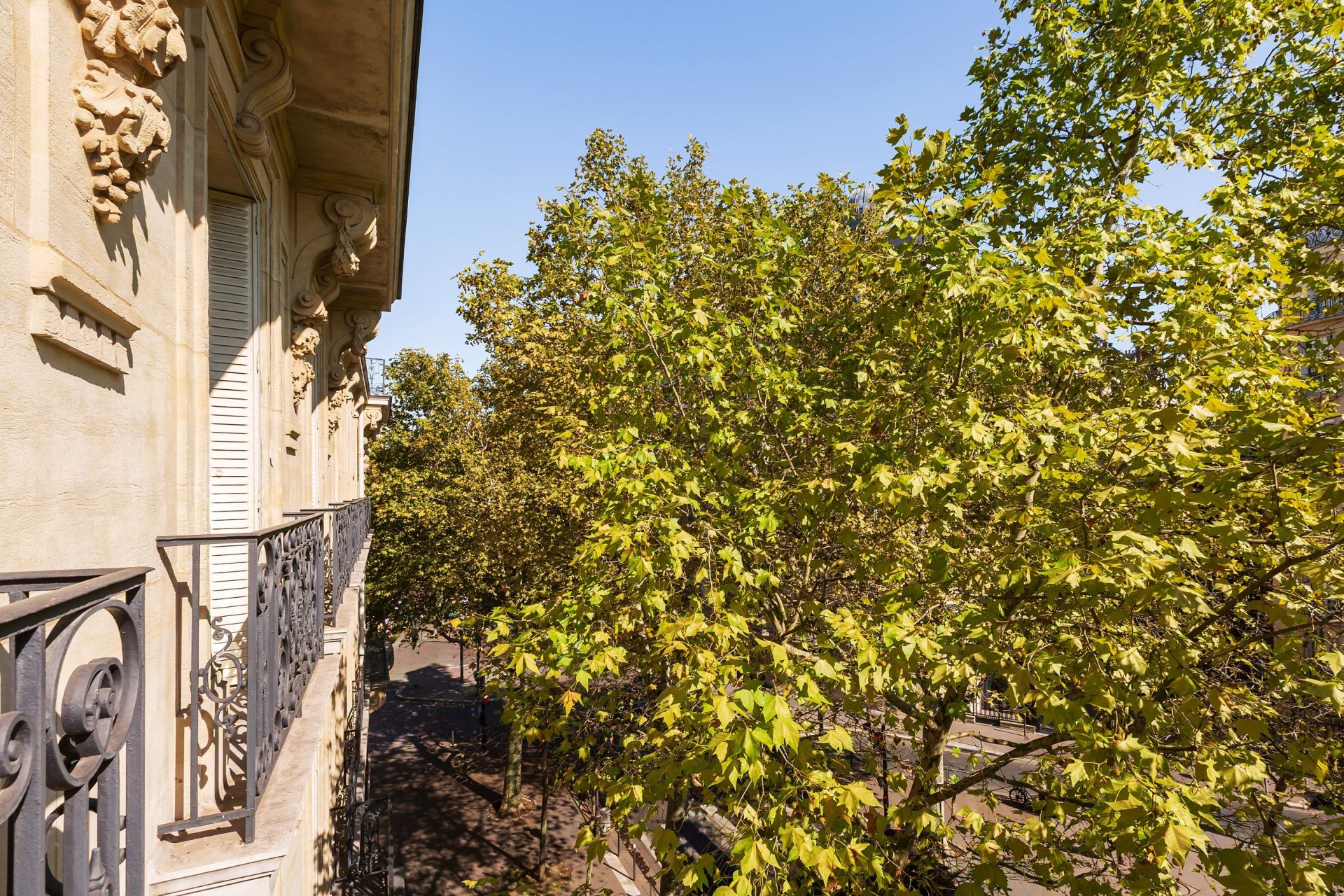 apartment 7 Rooms for sale on PARIS (75016)